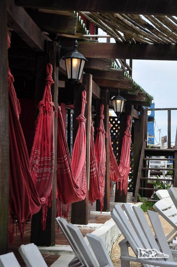 Cada quarto com sua rede, na nossa pousada em Cabo Polonio, no litoral do Uruguai